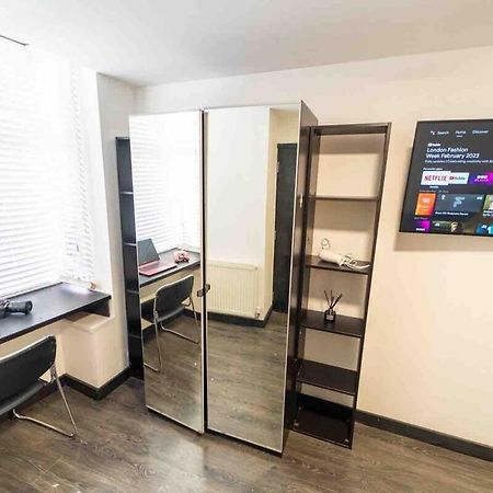 Stay Sa Cosy Equipped Studios Available 10 Mins From The City! Free Wifi &50" Smart Tv'S! Birmingham Exteriör bild