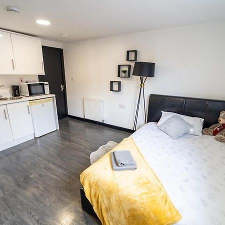 Stay Sa Cosy Equipped Studios Available 10 Mins From The City! Free Wifi &50" Smart Tv'S! Birmingham Exteriör bild