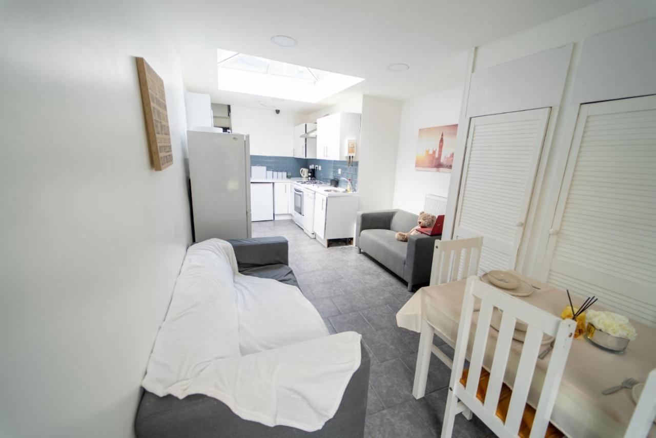 Stay Sa Cosy Equipped Studios Available 10 Mins From The City! Free Wifi &50" Smart Tv'S! Birmingham Exteriör bild