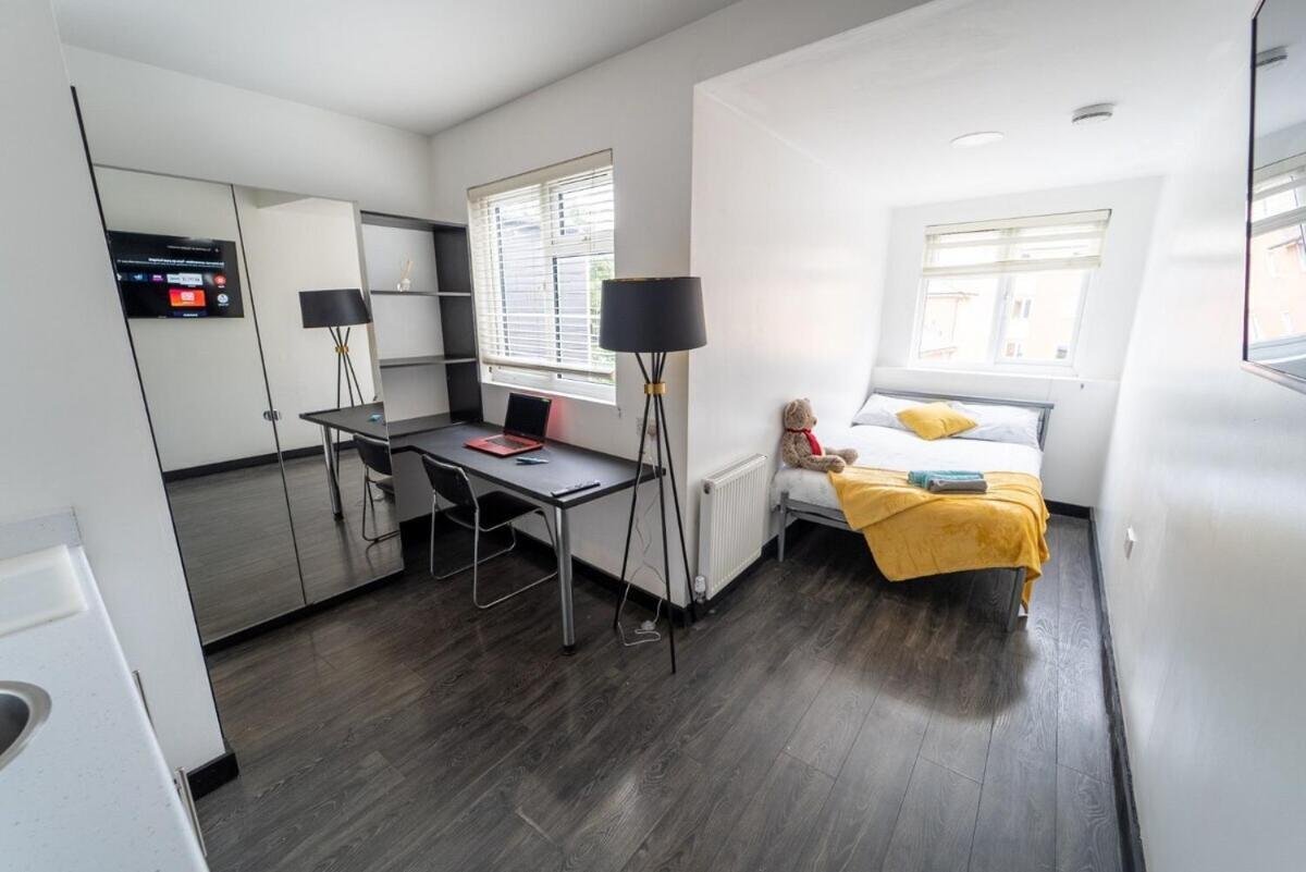 Stay Sa Cosy Equipped Studios Available 10 Mins From The City! Free Wifi &50" Smart Tv'S! Birmingham Rum bild