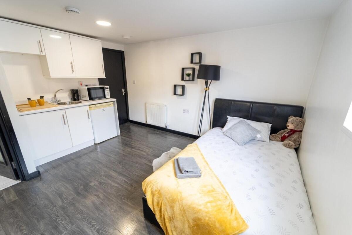 Stay Sa Cosy Equipped Studios Available 10 Mins From The City! Free Wifi &50" Smart Tv'S! Birmingham Exteriör bild